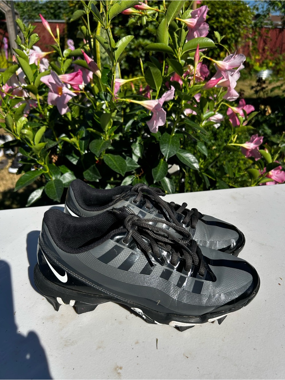 Nike Vapor Edge Shark Youth Boy’s Black Football Cleat Shoes Size 6Y